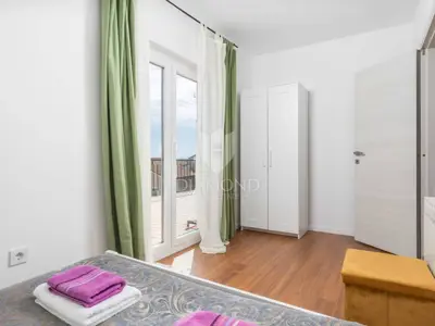 House 250 m², Kornić on the island of Krk, pool and garden area - 18