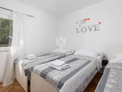 House 250 m², Kornić on the island of Krk, pool and garden area - 19