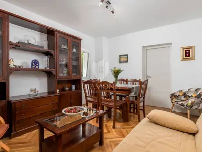 House 250 m², Kornić on the island of Krk, pool and garden area - 10