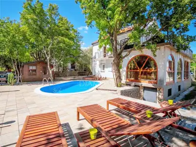 House 250 m², Kornić on the island of Krk, pool and garden area - 3