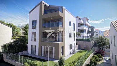 Stan 98 m², Povile - 50 m od mora i velika okućnica - 2