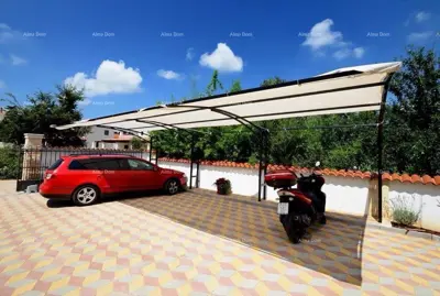 Kuća 500 m², Rafaeli kraj Višnjana, mirna lokacija