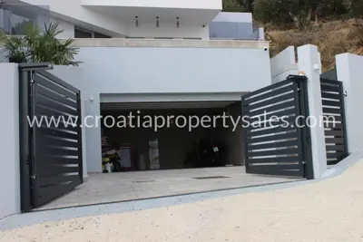 Villa in Omiš, luxury new construction with panoramic sea view - 3