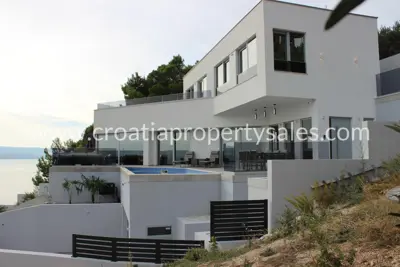 Villa in Omiš, luxuriöse Neubauimmobilie mit Panoramablick auf das Meer
