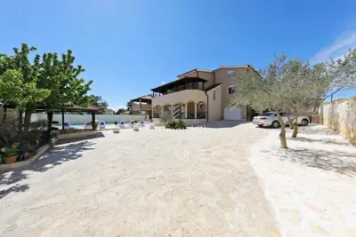 Zadar - vila s bazenom - blizina mora