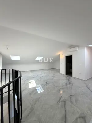 Stan 138,8 m², Valbandon - dvoetažni s galerijom - 16