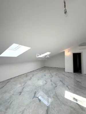 Stan 138,8 m², Valbandon - dvoetažni s galerijom - 14