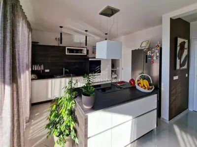 Vila u Medulinu, pogled na more i infinity bazen - 9