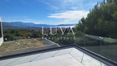 Villa 260 m², Kaštel Novi - Pool und Meerblick
