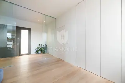 Villa 500 m², Umag - pogled na more i bazen - 19