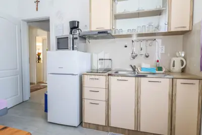 Kuća 207 m², Fažana - 3 stana i blizu mora - 8
