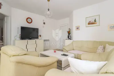 Kuća 207 m², Fažana - 3 stana i blizu mora - 2