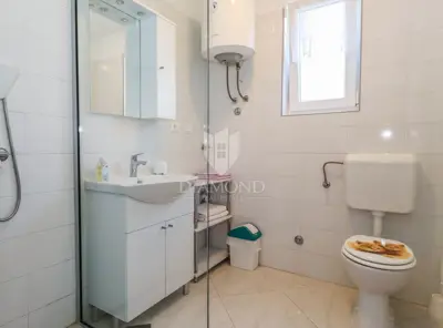 Kuća 207 m², Fažana - 3 stana i blizu mora - 6
