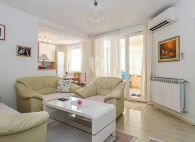 Kuća 207 m², Fažana - 3 stana i blizu mora - 3