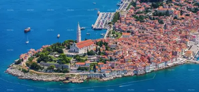 Rovinj - Haus mit 2 Wohnungen und 6 Schlafzimmern in exklusiver Lage, Investitionsmöglichkeit