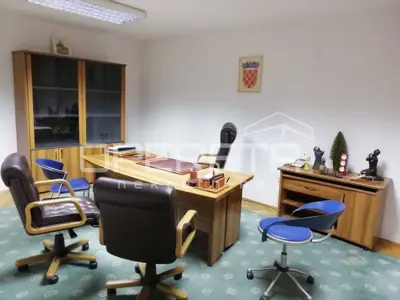 Poslovni prostor 120 m², Iblerov trg, lift i uredski raspored - 5
