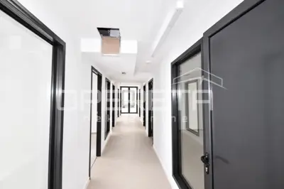 Split 3 – poslovni prostor 940 m² s 22 ureda i portirnicom - 10