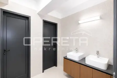 Split 3 – poslovni prostor 940 m² s 22 ureda i portirnicom - 8