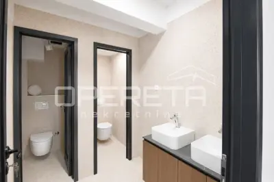 Split 3 – poslovni prostor 940 m² s 22 ureda i portirnicom - 6