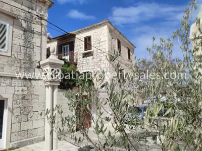 Haus, Brač, 220 m², 450 000 €