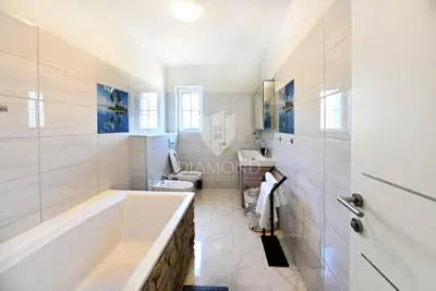 Kuća 339 m², Umag - bazen i velika okućnica - 9