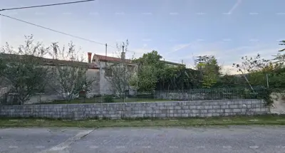 ŽMINJ (okolice) - odlična kamena kuća s dvorištem - 2
