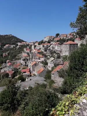Kuća 250 m², Lastovo u središtu, povijesna kamena gradnja
