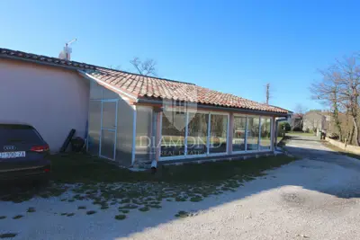 Kuća 141 m², Marčana - prostrana okućnica i mir