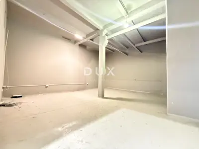 RIJEKA, CENTAR – poslovni prostor 174m², skladište u prizemlju i parki - 3