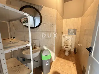 RIJEKA, CENTAR – poslovni prostor 174m², skladište u prizemlju i parki - 7