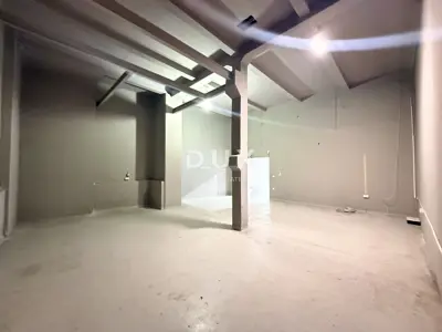 RIJEKA, CENTAR – poslovni prostor 174m², skladište u prizemlju i parki - 4