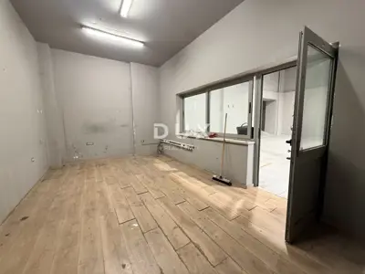 RIJEKA, CENTAR – poslovni prostor 174m², skladište u prizemlju i parki - 5