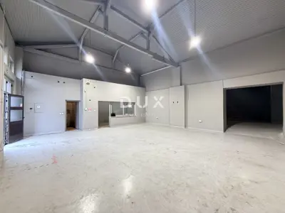 RIJEKA, CENTAR – poslovni prostor 174m², skladište u prizemlju i parki - 2