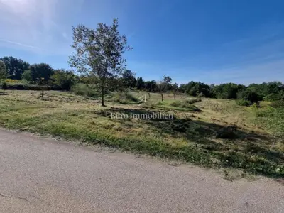 Građevinsko zemljište 2.400 m², Labin - asfaltni pristup - 2