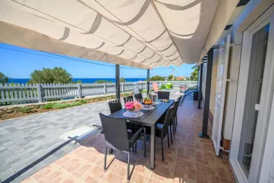 Miholašćica, Cres - apartment with yard 221 m²