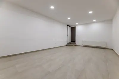 Sale, Zagreb, Kvaternik Square, commercial space in the building - 6