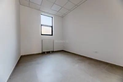Sale, Zagreb, Kvaternik Square, commercial space in the building - 2