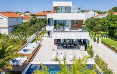 Villa 235 m², Zadar - first row to the sea - 11