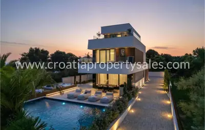Villa 235 m², Zadar - first row to the sea - 2