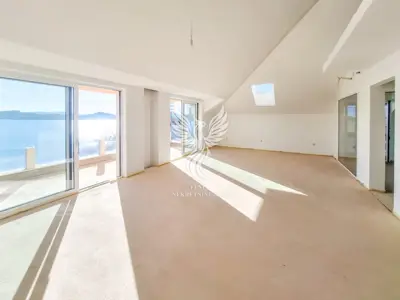 Apartment 151 m², Crnica, first row to the sea and view of the old town center - 4