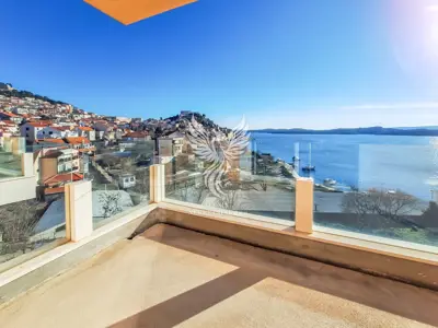 Apartment 151 m², Crnica, first row to the sea and view of the old town center - 2
