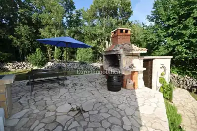 Haus 130 m², Vrbnik - ruhige Lage inmitten von Grün - 6