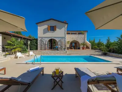 Vila 226 m², Čabrunići - bazen i okućnica 1.527 m² - 3