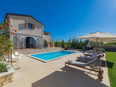 Vila 226 m², Čabrunići - bazen i okućnica 1.527 m² - 4