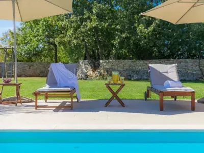 Vila 226 m², Čabrunići - bazen i okućnica 1.527 m² - 12