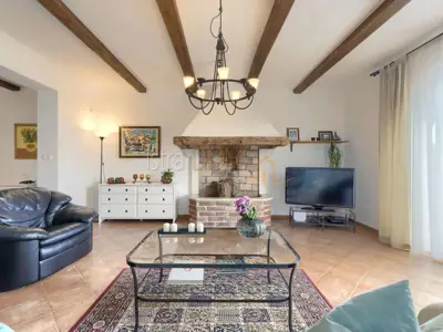 Vila 226 m², Čabrunići - bazen i okućnica 1.527 m² - 19