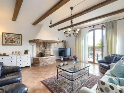 Vila 226 m², Čabrunići - bazen i okućnica 1.527 m² - 20