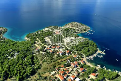 Building plot 1,479 m², Drage - above the main road