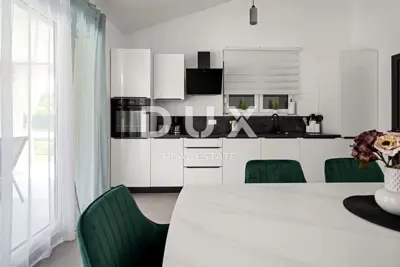 Haus 140 m², Labin - Pool und gepflegter Gartenbereich - 12