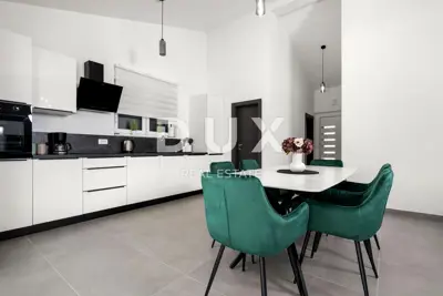 Haus 140 m², Labin - Pool und gepflegter Gartenbereich - 13